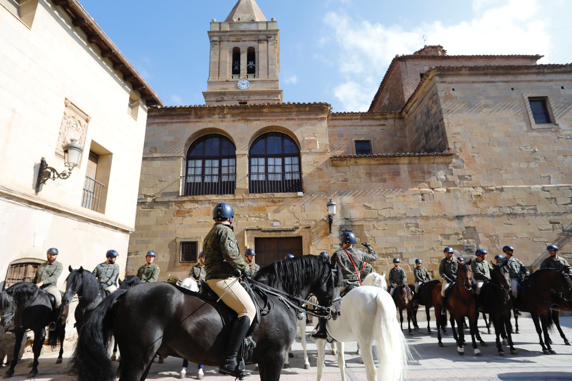 Fotos: La Guardia Real hace parada en Alberite