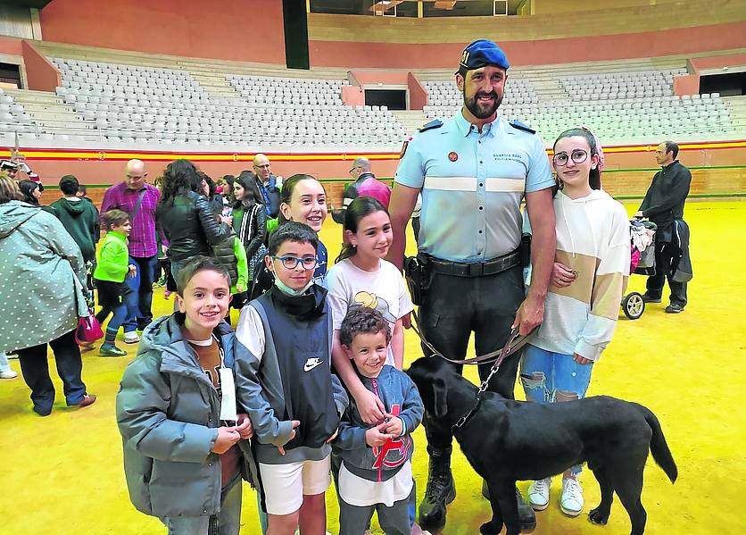 La plaza de toros de Arnedo ha acogido las actividades de la Guardia Real.