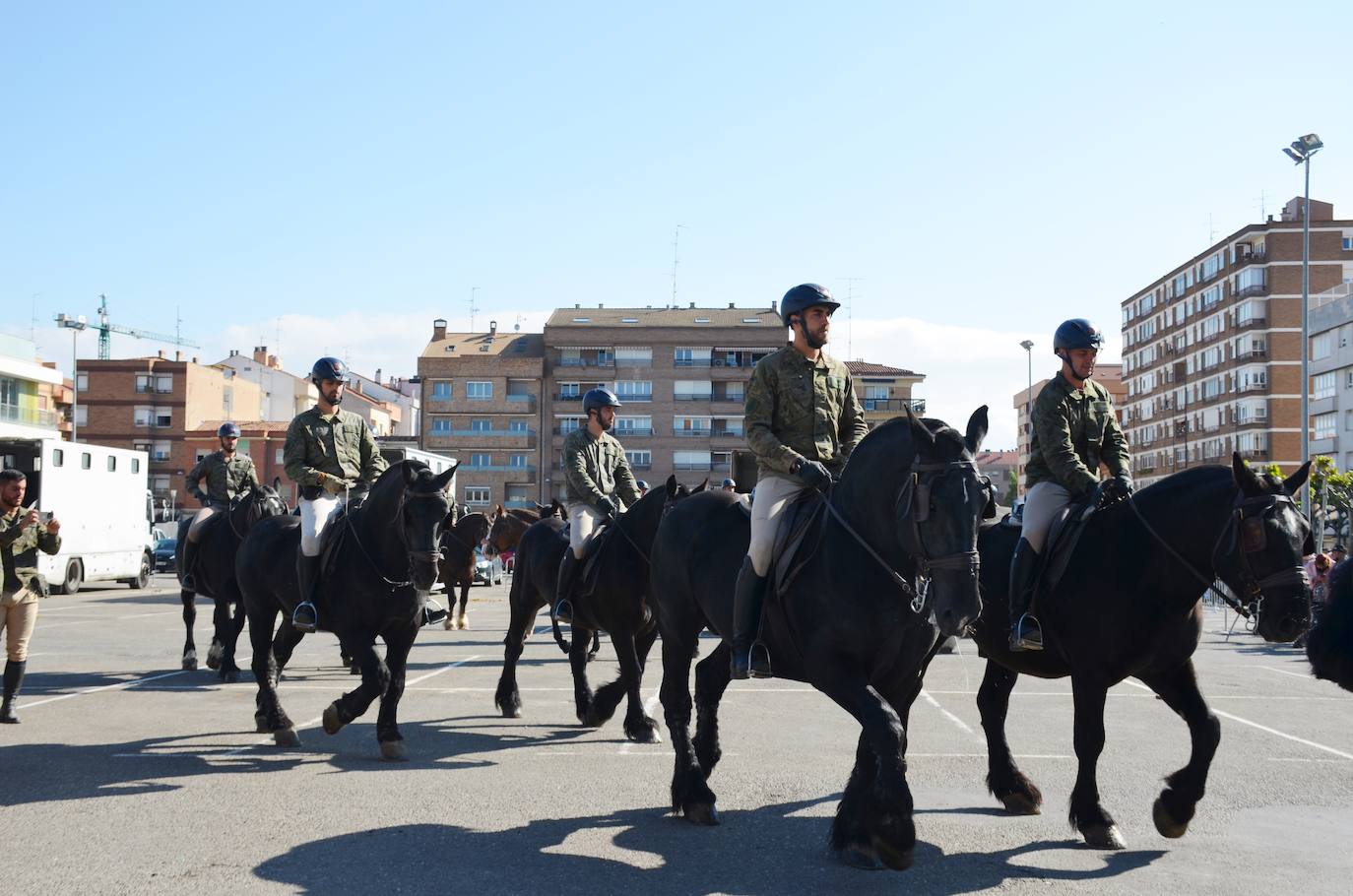 Fotos: Desfile de la Guardia Real a caballo por Calahorra