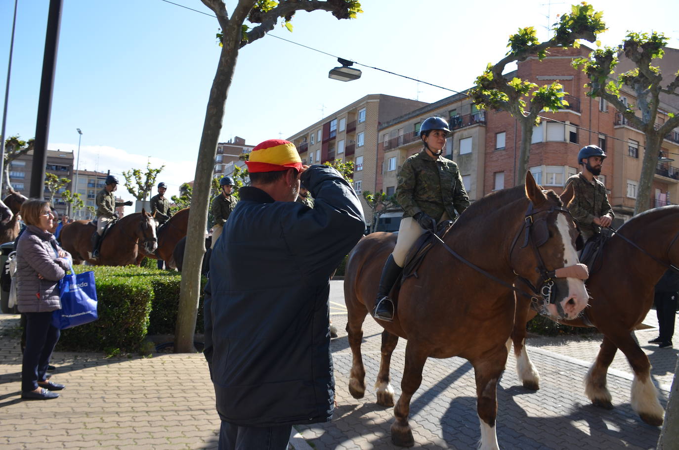 Fotos: Desfile de la Guardia Real a caballo por Calahorra