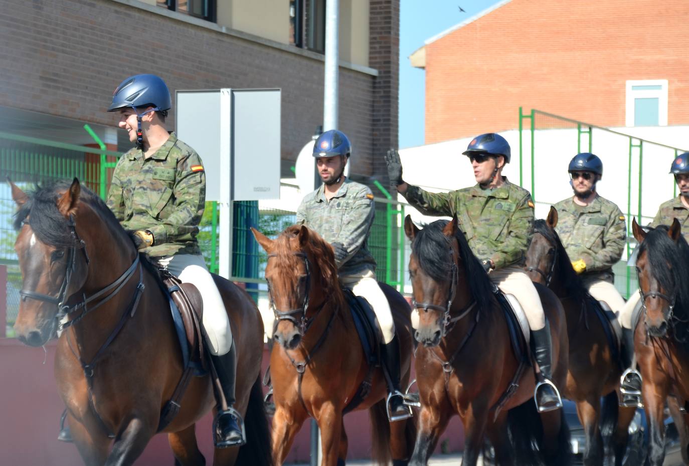 Fotos: Desfile de la Guardia Real a caballo por Calahorra