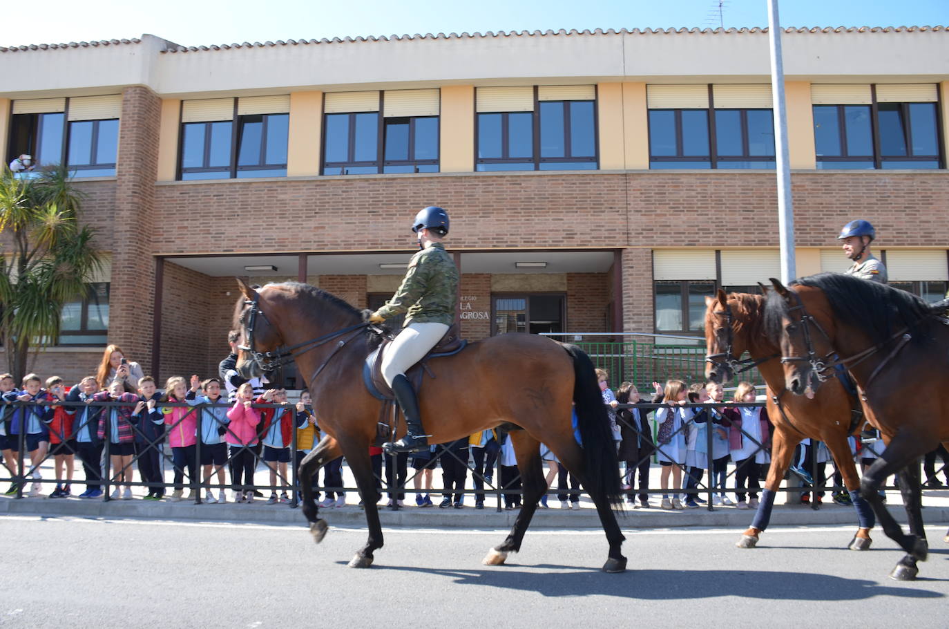 Fotos: Desfile de la Guardia Real a caballo por Calahorra