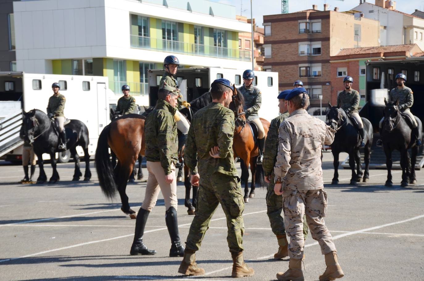 Fotos: Desfile de la Guardia Real a caballo por Calahorra