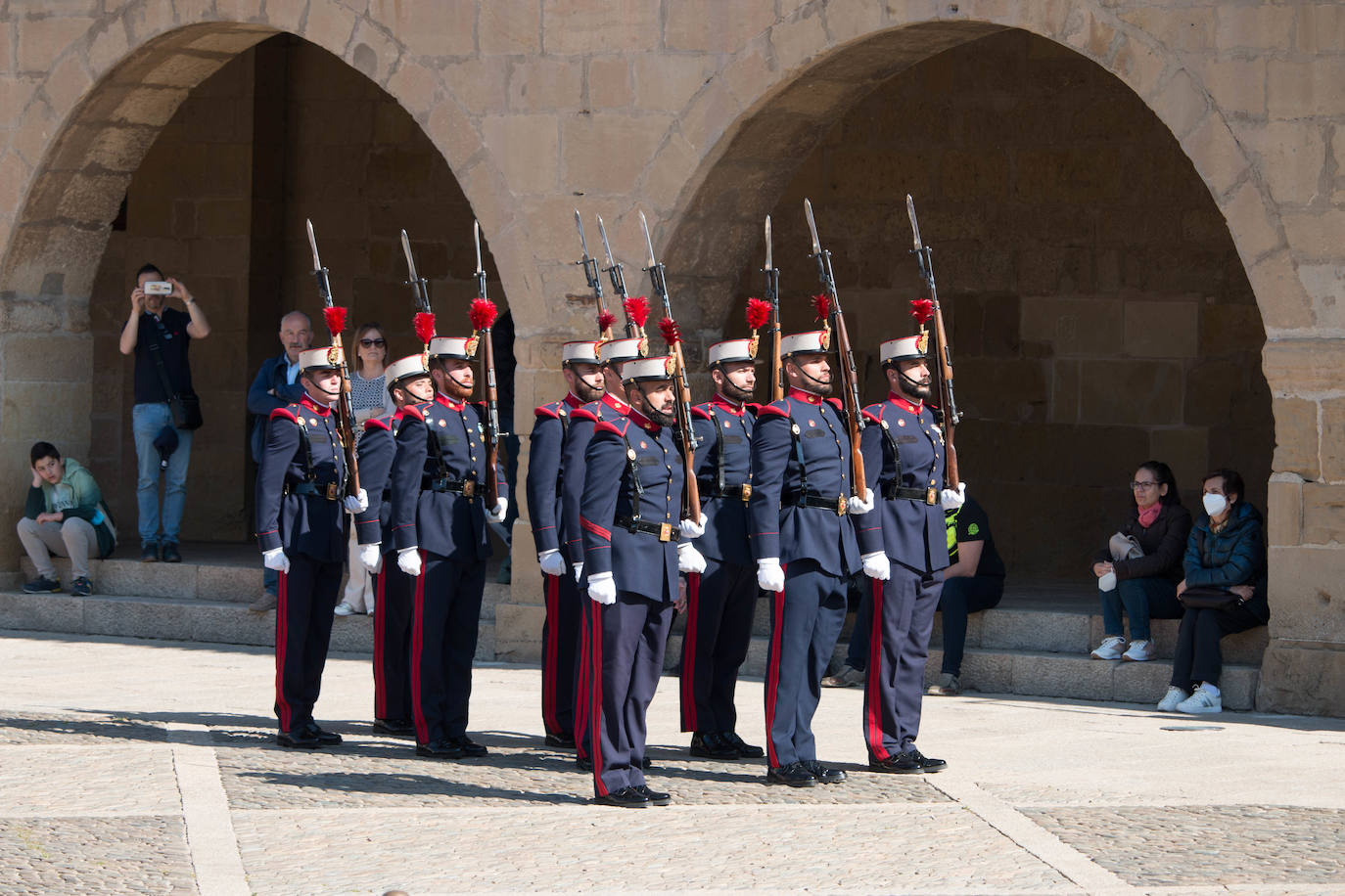 Fotos: La Guardia Real, en las calles de Santo Domingo de la Calzada
