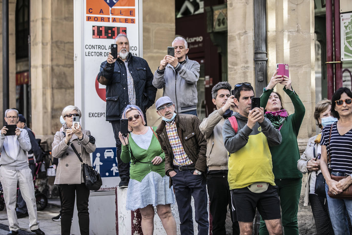 Fotos: La Guardia Real desfila por el centro de Logroño
