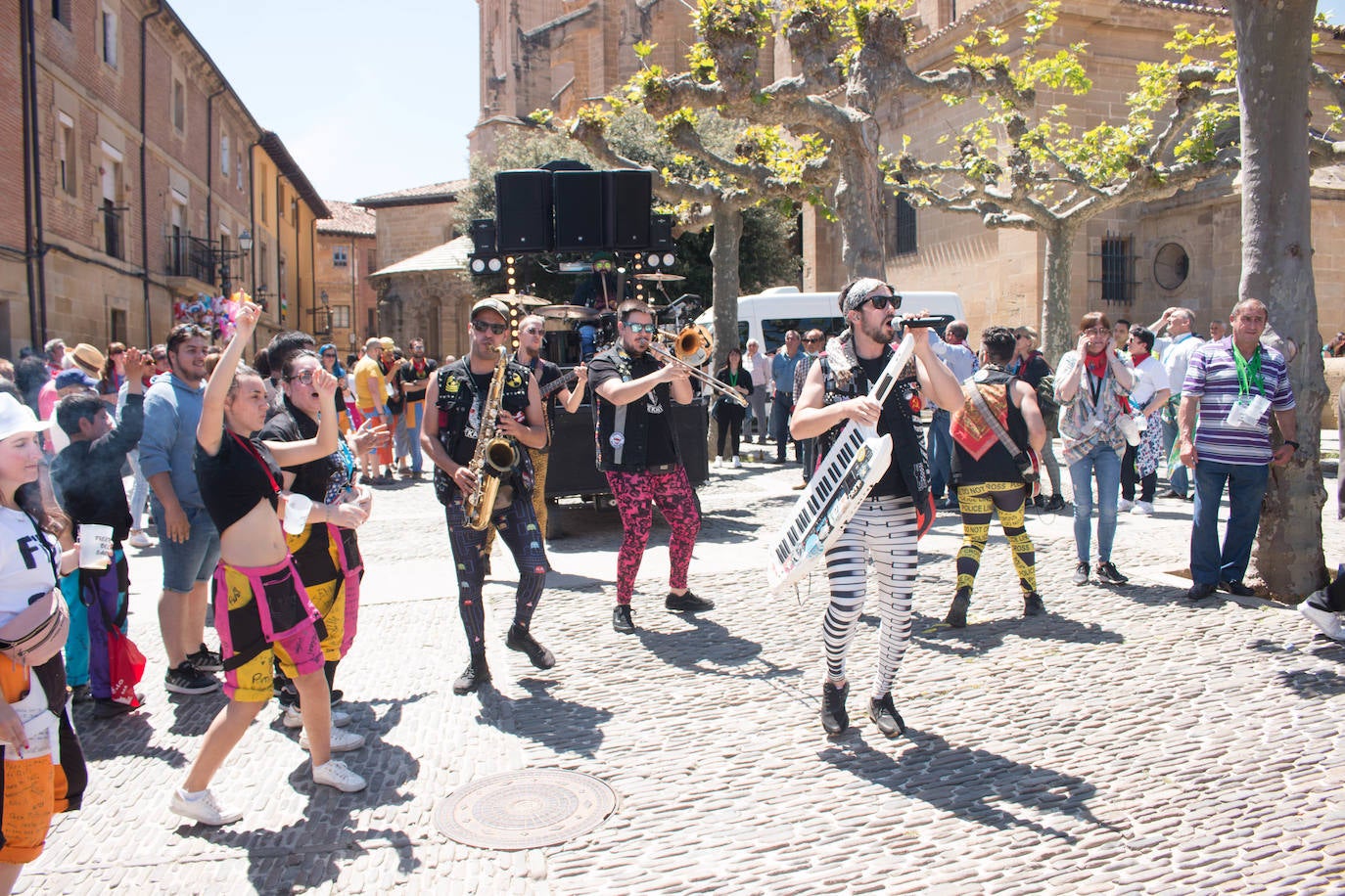 Fotos: Santo Domingo de la Calzada dispara el cohete de sus fiestas del Santo