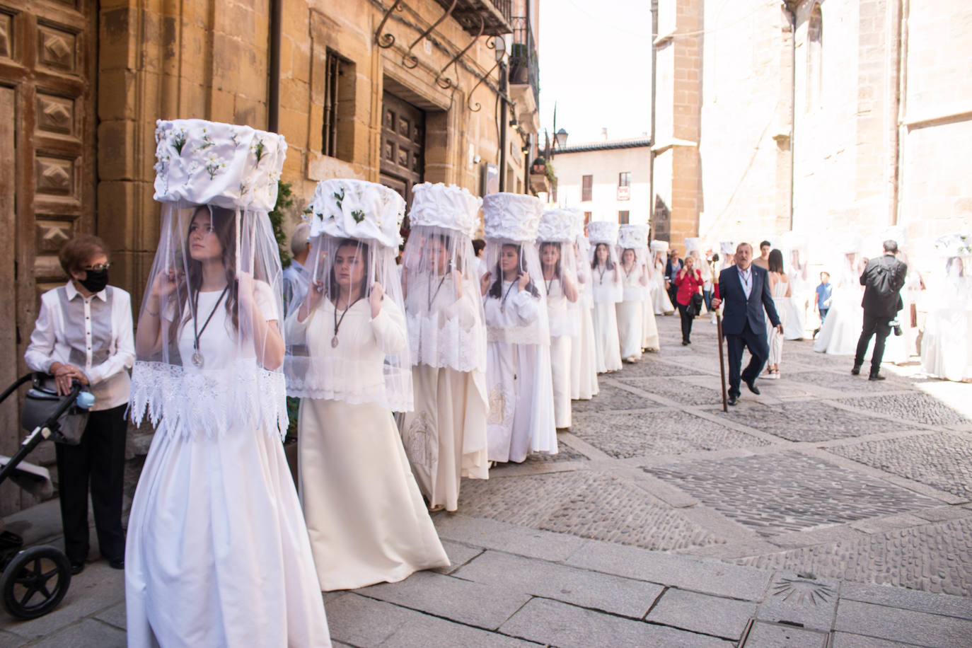 Fotos: Procesión de las doncellas en Santo Domingo de la Calzada