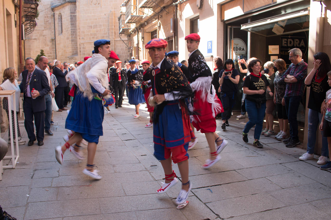 Fotos: Procesiones de Los Ramos y de Las Prioras en Santo Domingo de la Calzada