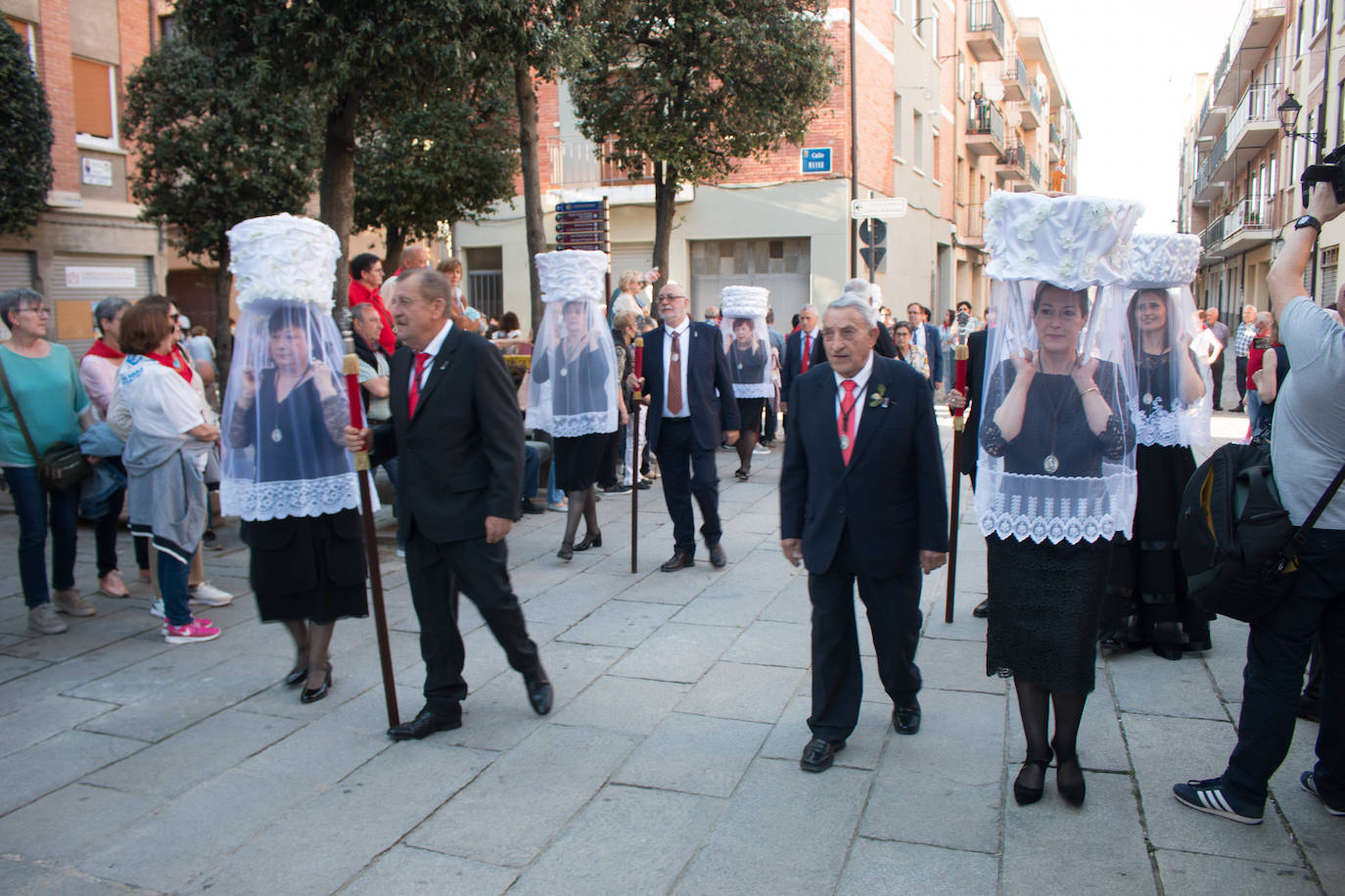 Fotos: Procesiones de Los Ramos y de Las Prioras en Santo Domingo de la Calzada