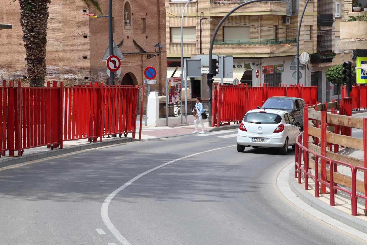 El vallado lleva días dispuesto para recibir los primeros encierros de toros en la zona en más de dos años. 