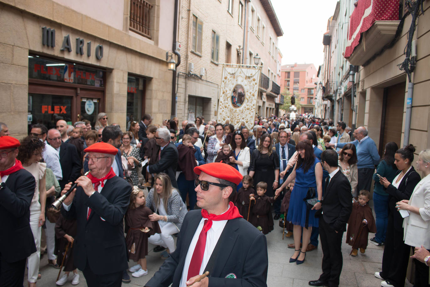 Fotos: Almuerzo y procesión del Santo en la festividad de Santo Domingo de la Calzada