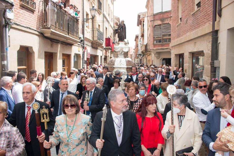 La procesión del Santo discurrió entre calles abarrotadas de público, pues, dos años después, los calceatenses querían ver al patrón de la ciudad. 