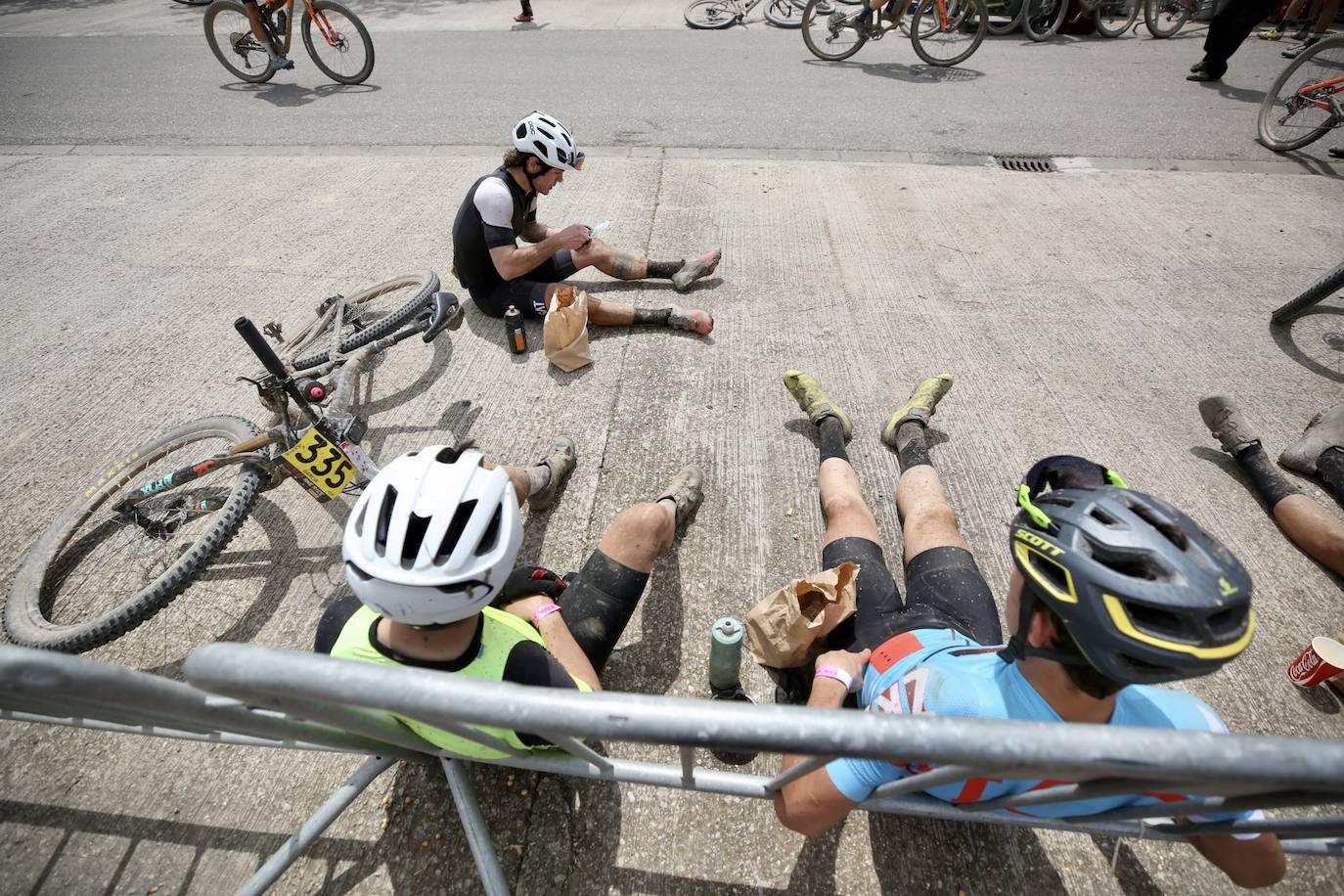 Fotos: Hans Becking gana la segunda etapa de La Rioja Bike Race