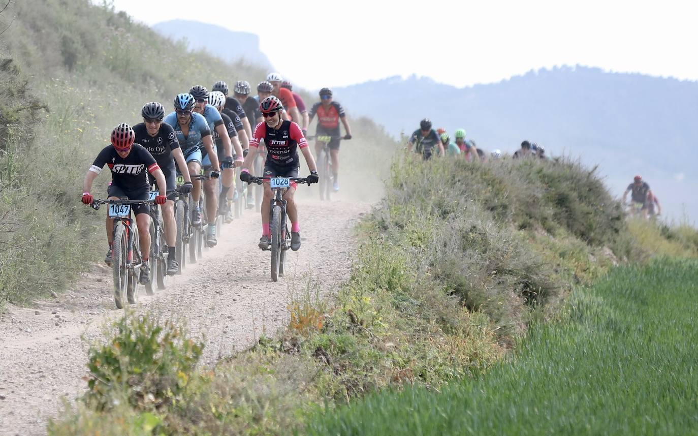 Fotos: Hans Becking gana la segunda etapa de La Rioja Bike Race