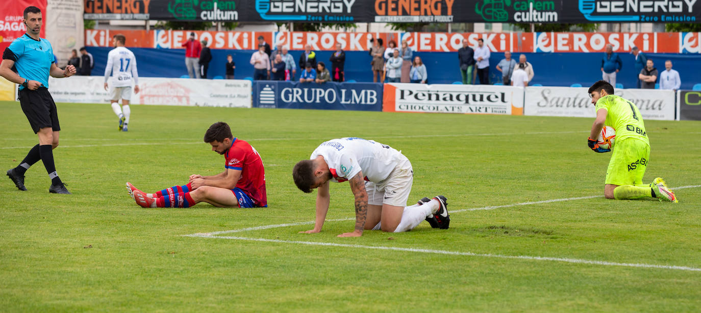 Fotos: El Calahorra cae ante el Rayo Majadahonda