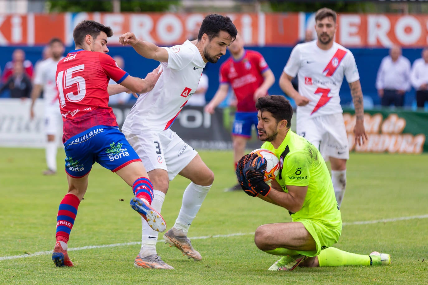 Fotos: El Calahorra cae ante el Rayo Majadahonda