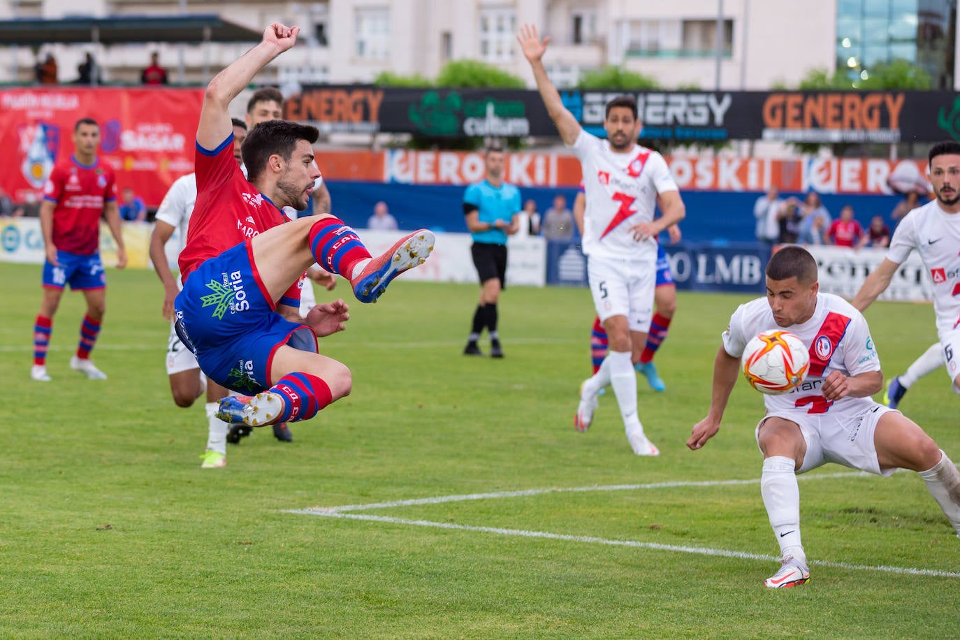 Fotos: El Calahorra cae ante el Rayo Majadahonda