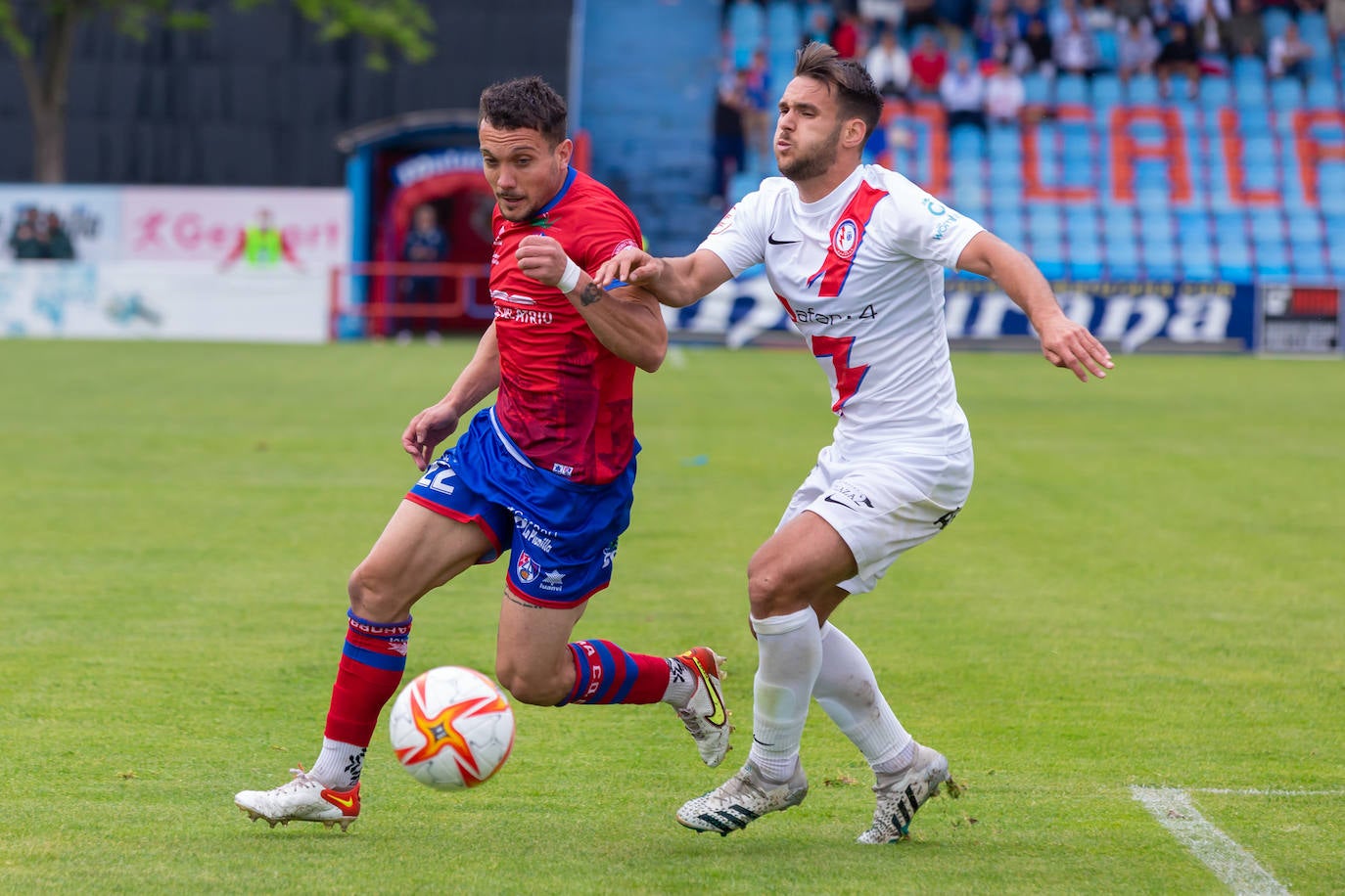 Fotos: El Calahorra cae ante el Rayo Majadahonda