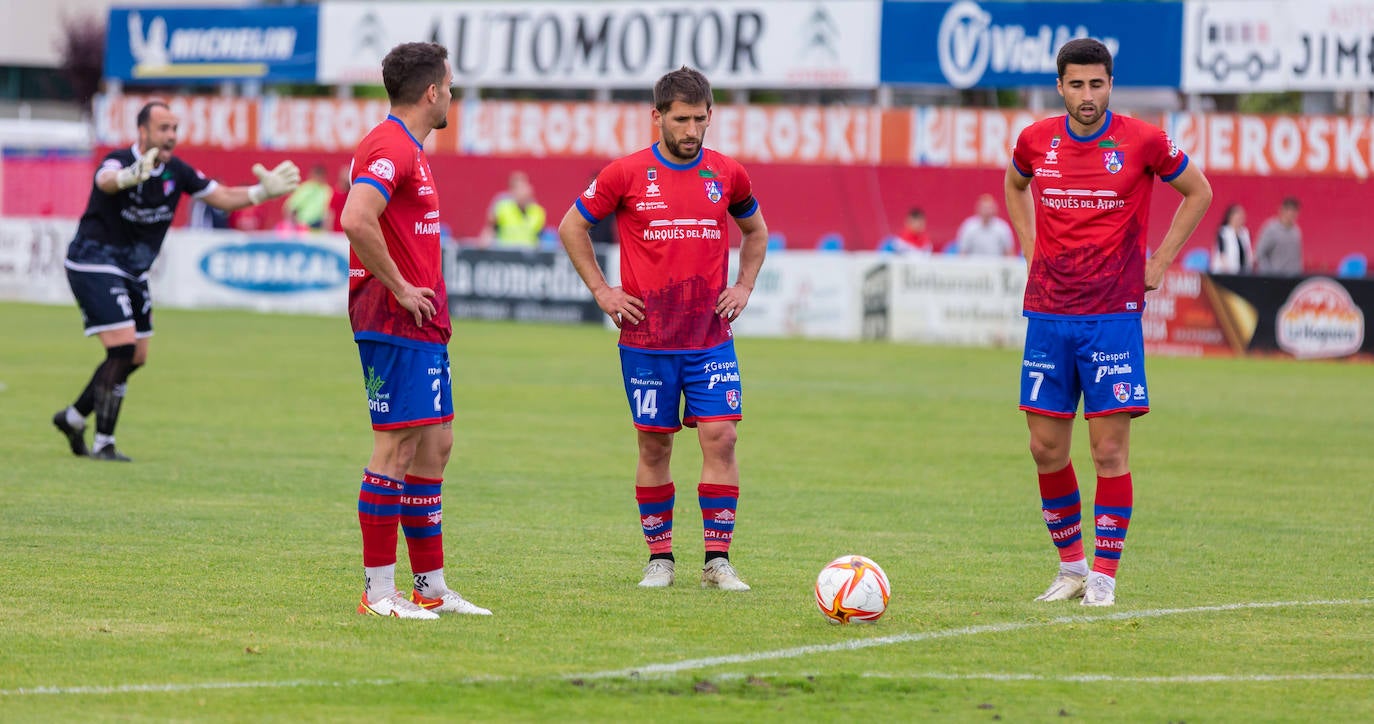 Fotos: El Calahorra cae ante el Rayo Majadahonda