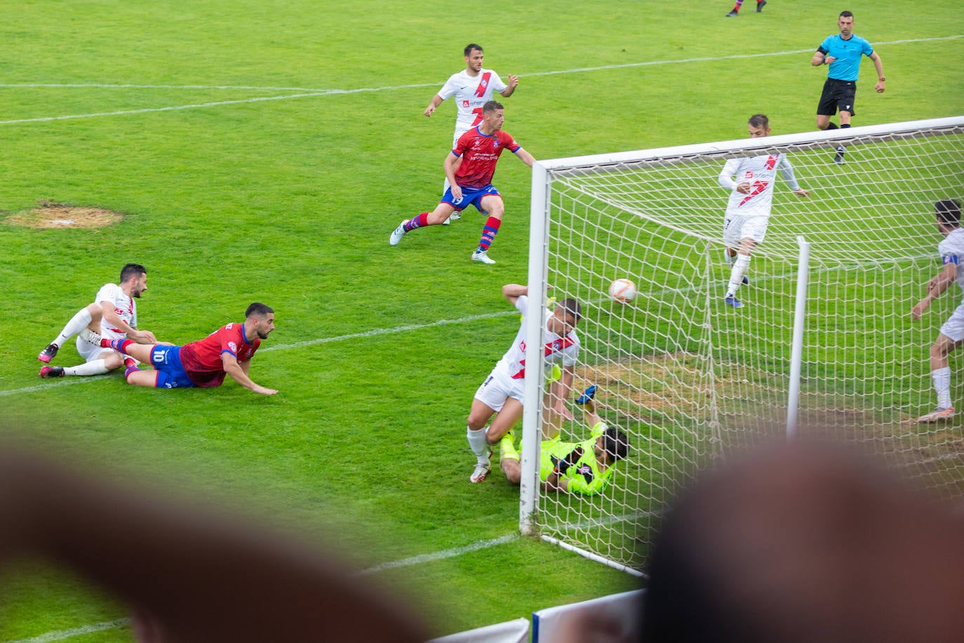 Fotos: El Calahorra cae ante el Rayo Majadahonda