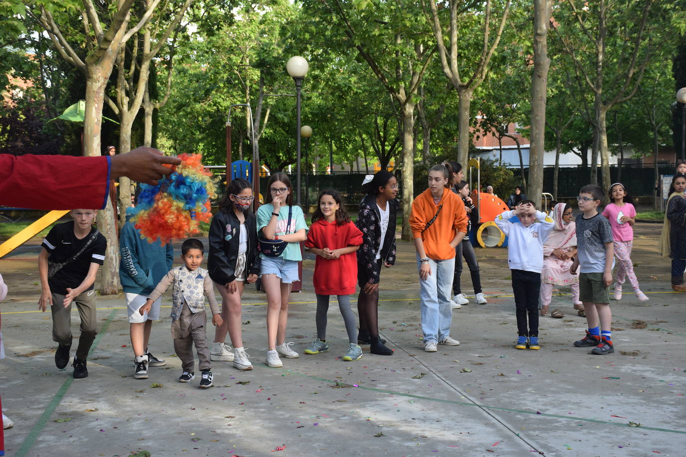 Fotos: El barrio de Varea celebra las fiestas con música y chocolate