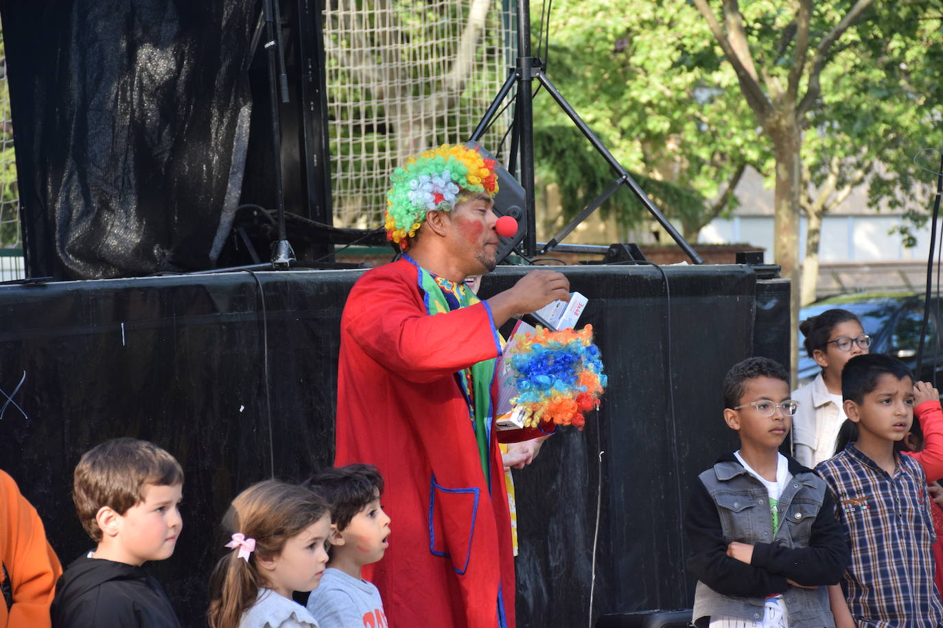 Fotos: El barrio de Varea celebra las fiestas con música y chocolate