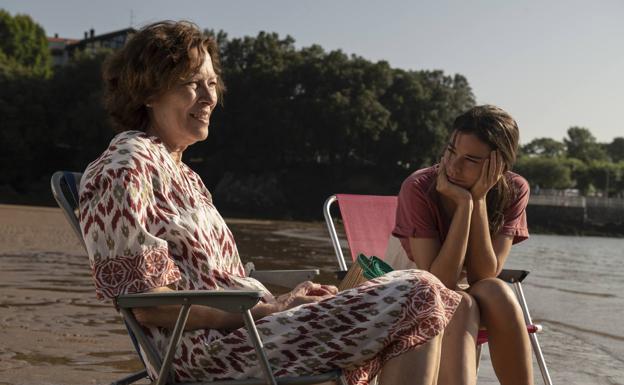 Susi Sánchez y Laia Costa, madre e hija en 'Cinco lobitos'.