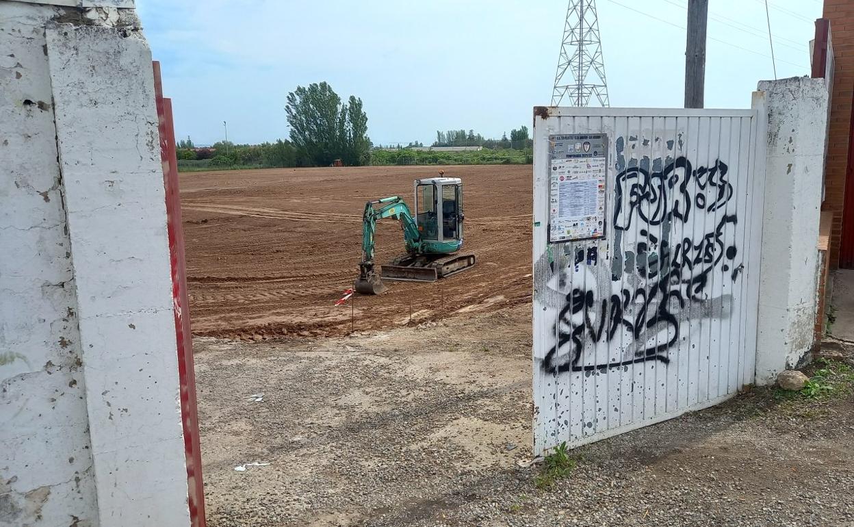 Comienza la obra en el campo Ángel de Vicente, de Lardero