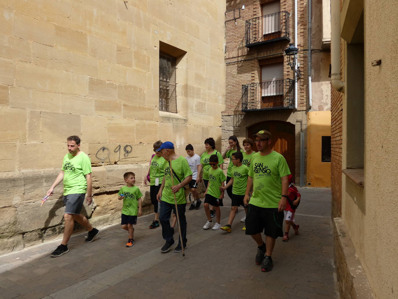 Fotos: San Asensio se tiñe de verde contra el COVID Persistente