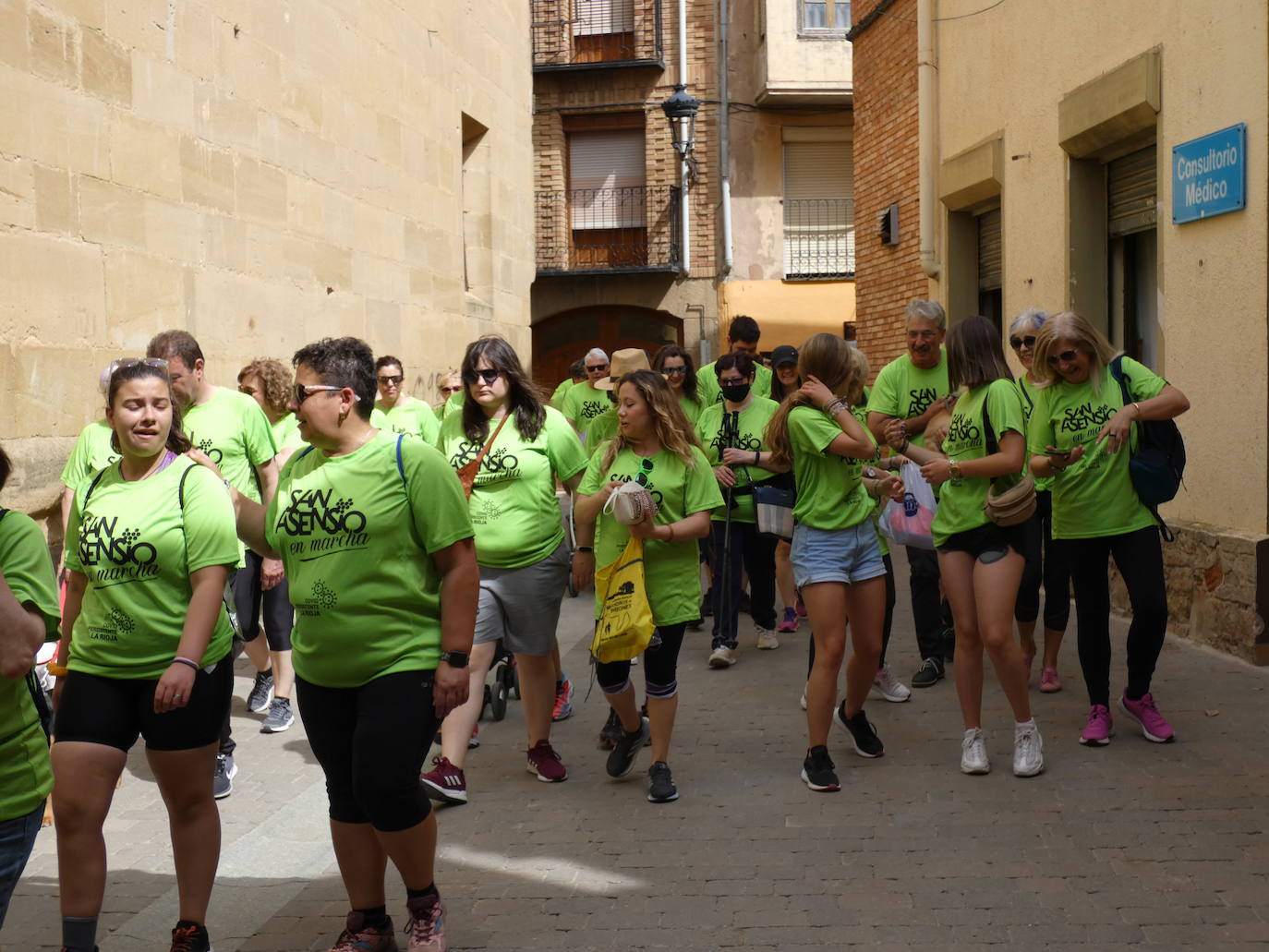 Fotos: San Asensio se tiñe de verde contra el COVID Persistente