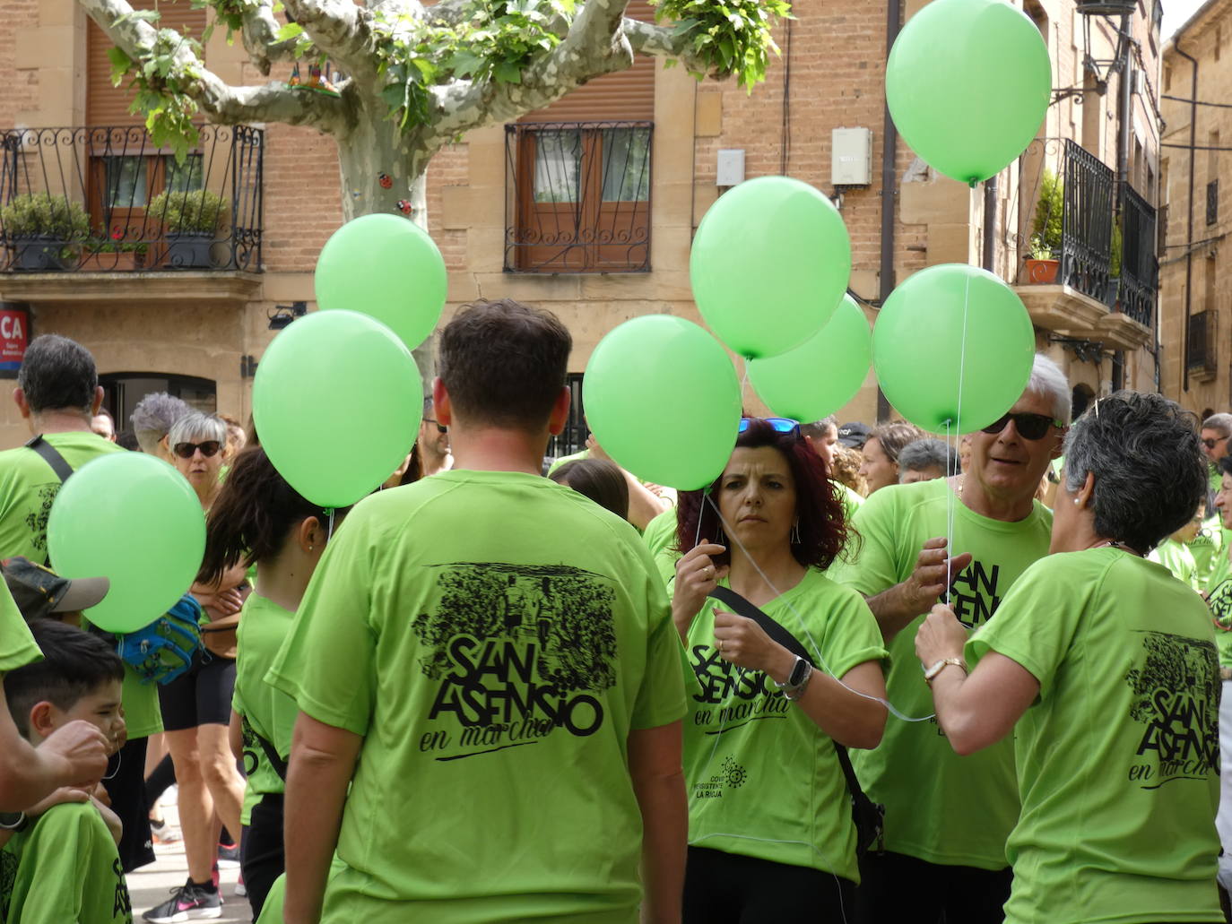 Fotos: San Asensio se tiñe de verde contra el COVID Persistente