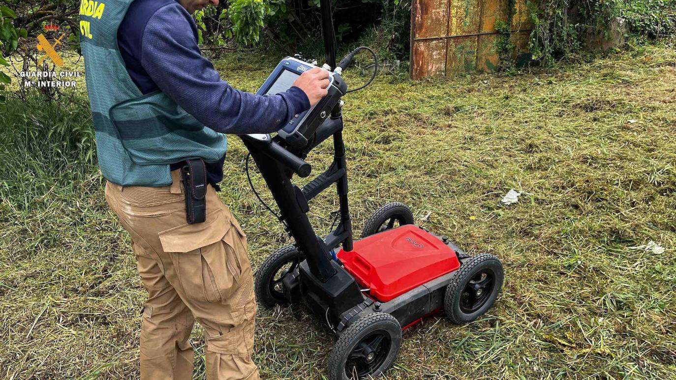 Fotos: Perros y radares subterráneos para encontrar al desaparecido en Entrena