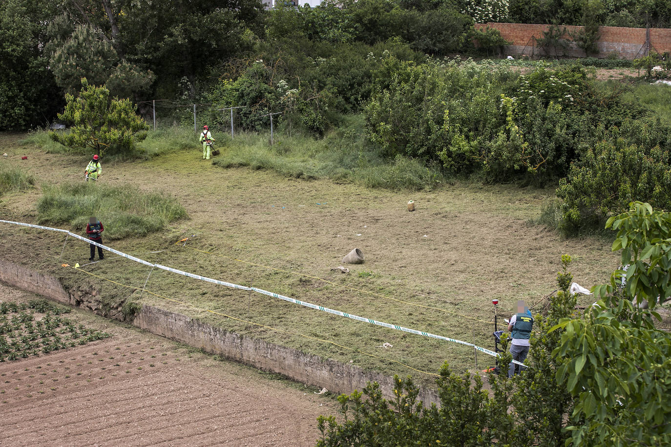 Fotos: Perros y radares subterráneos para encontrar al desaparecido en Entrena