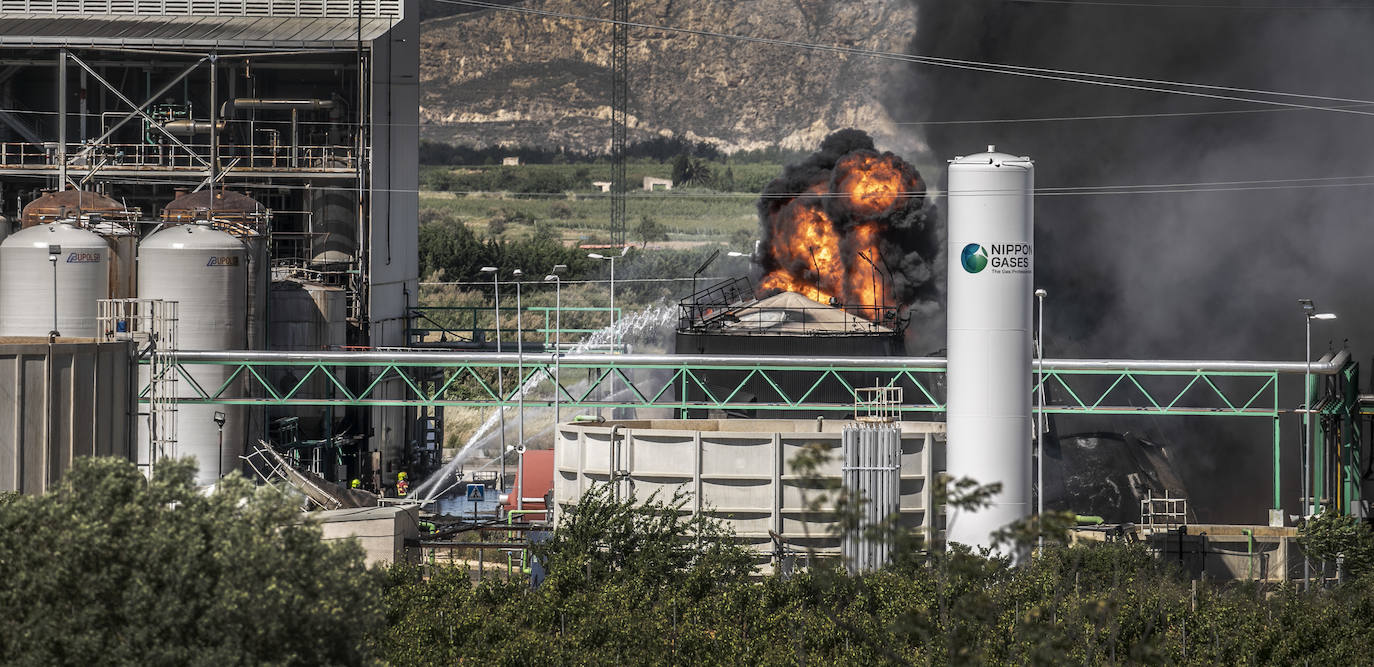 Fotos: Dos trabajadores mueren en una explosión en la planta de biodiésel de Calahorra