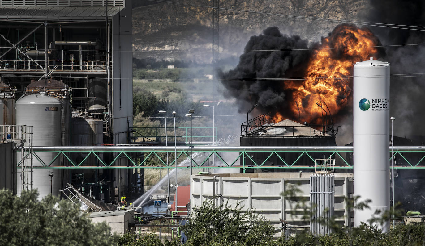 Fotos: Dos trabajadores mueren en una explosión en la planta de biodiésel de Calahorra