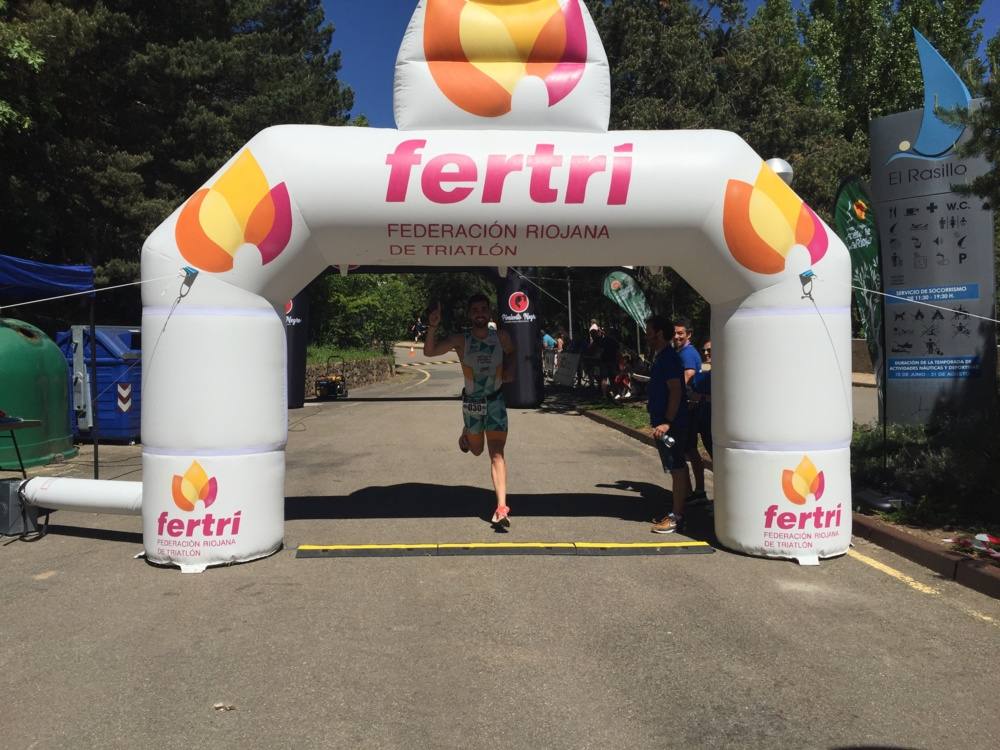 Fotos: Darío Pérez gana el triatlón Desafío El Rasillo