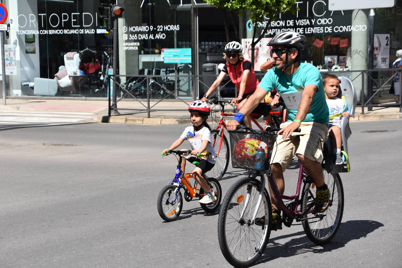 Fotos: En bici contra el cáncer por las calles de Calahorra