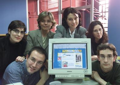 Imagen secundaria 1 - Noemí Iruzubieta en varios momentos de ssu trabajo en larioja.com: 2002, 2000 y 2008