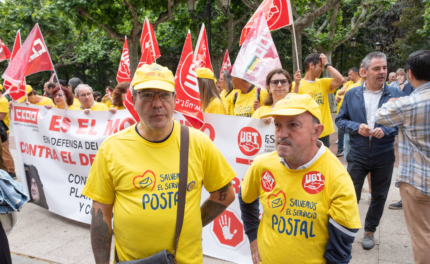 Fotos: Trabajadores de Correos, llamados a secundar la huelga en La Rioja