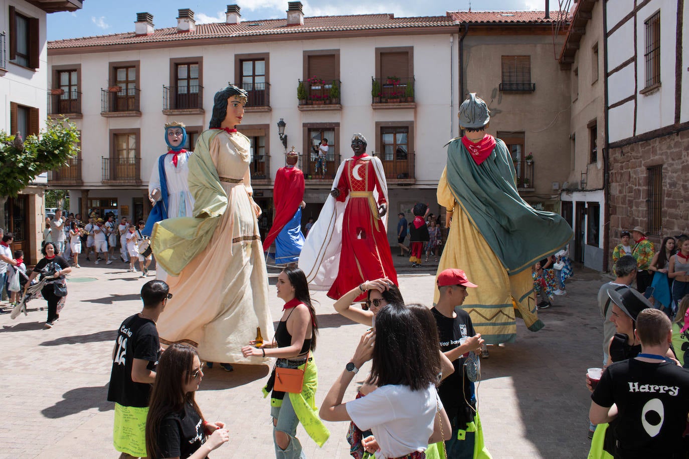 Fotos: Comienzan las fiestas de Santa Bárbara en Ezcaray