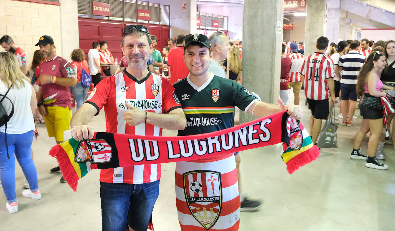 Fotos: Los aficionados disfrutan de una paella en la Fan Zone de la UD Logroñés