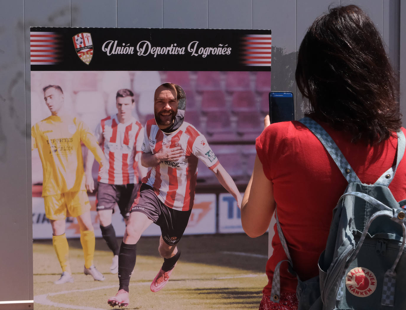 Fotos: Los aficionados disfrutan de una paella en la Fan Zone de la UD Logroñés