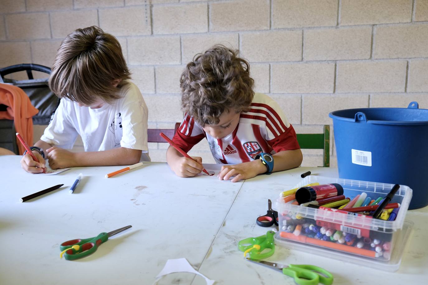 Fotos: La afición de la UDL calienta motores