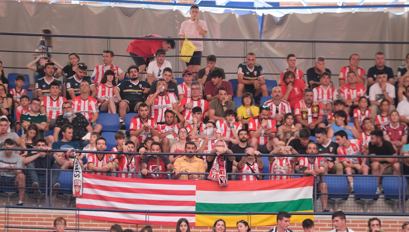 Fotos: Así se vivió el partido Villarreal B- UD Logroñés en el Palacio de los Deportes