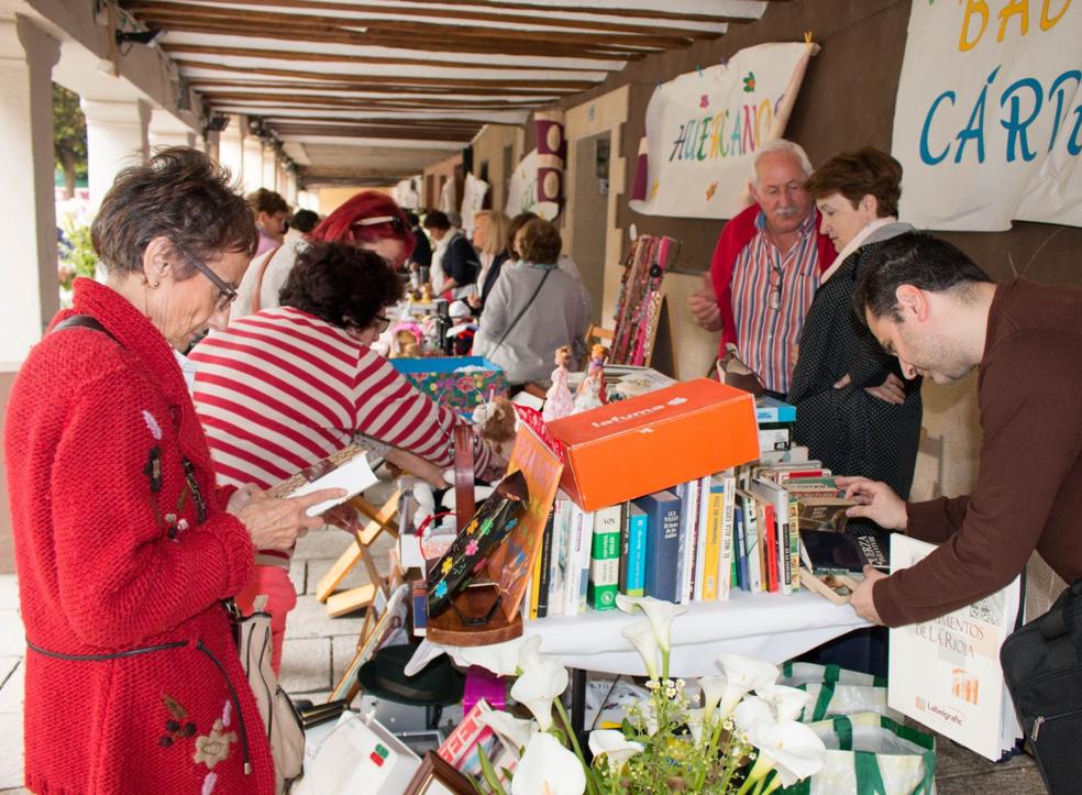 Una imagen de archivo del mercado solidario que se ha venido celebrando durante las dos últimas décadas. 