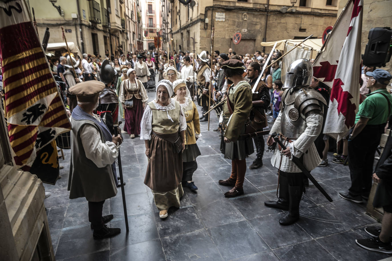 Imagen secundaria 1 - Concejo abierto de la iglesia de Santiago. 