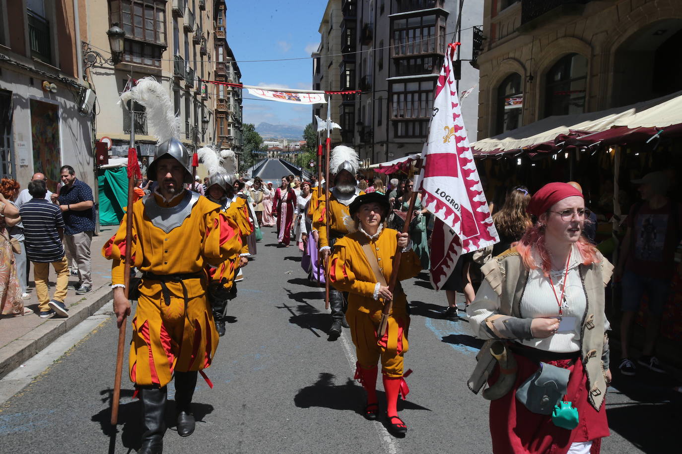 Fotos: Ambiente festivo por las calles de Logroño
