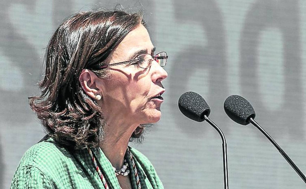 Pilar Argüeso, alumna de la UPL, agradece la medalla. 