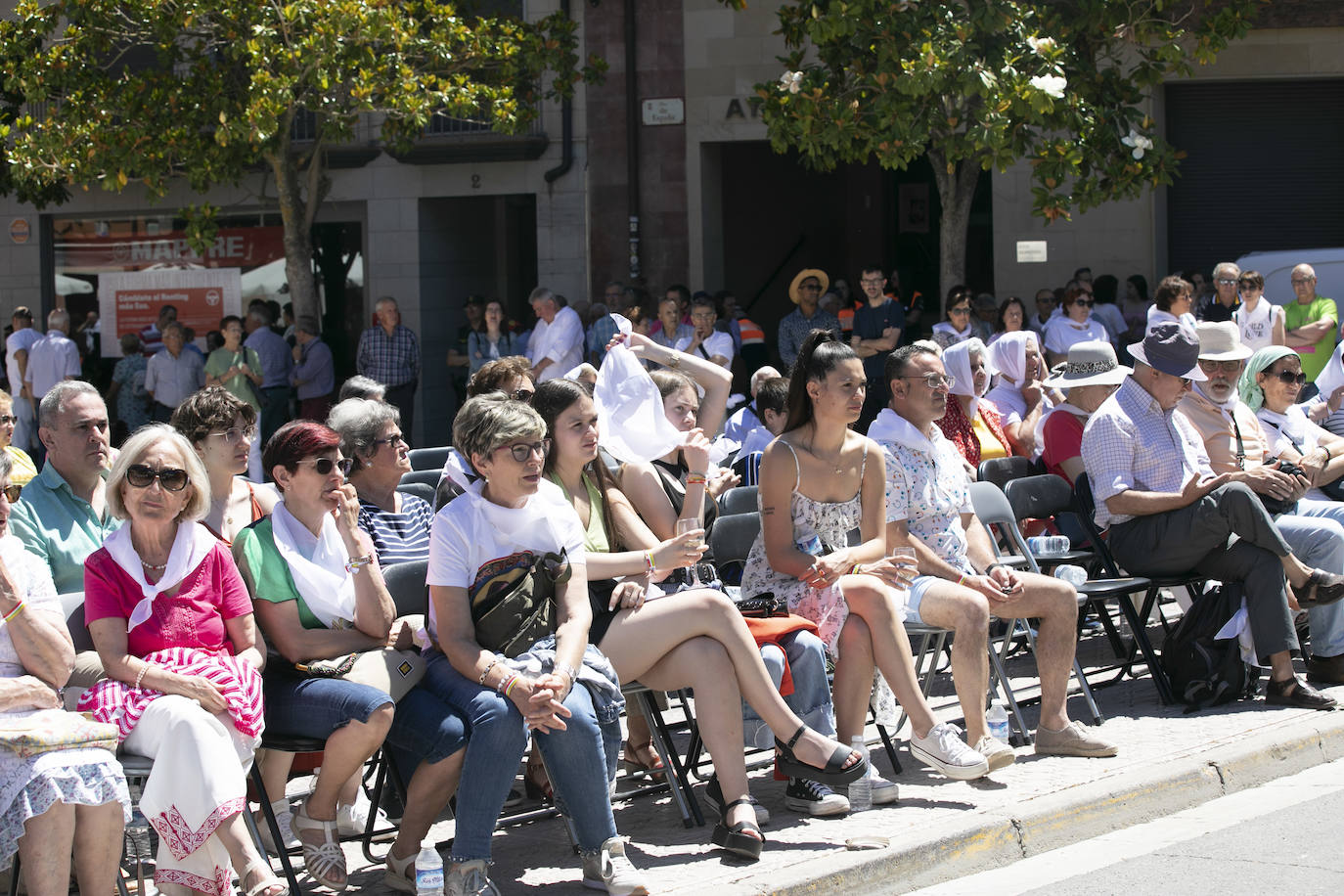 Fotos: El ambiente y las fotografías de galardonados y autoridades después del acto Día de La Rioja