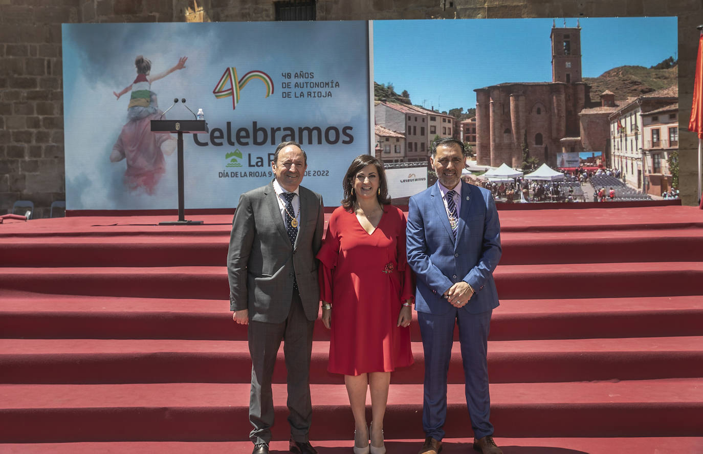 Fotos: El ambiente y las fotografías de galardonados y autoridades después del acto Día de La Rioja